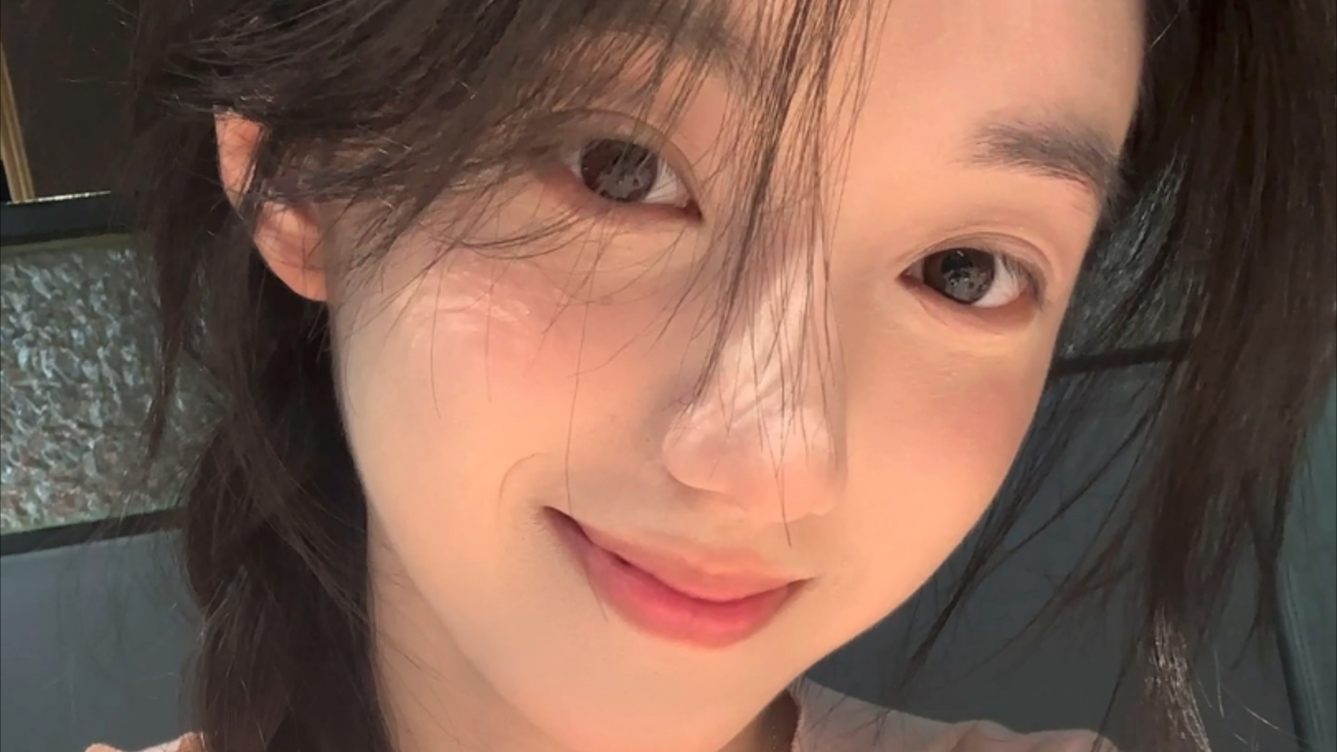 上海医生飞机上协助急救心脏骤停乘客